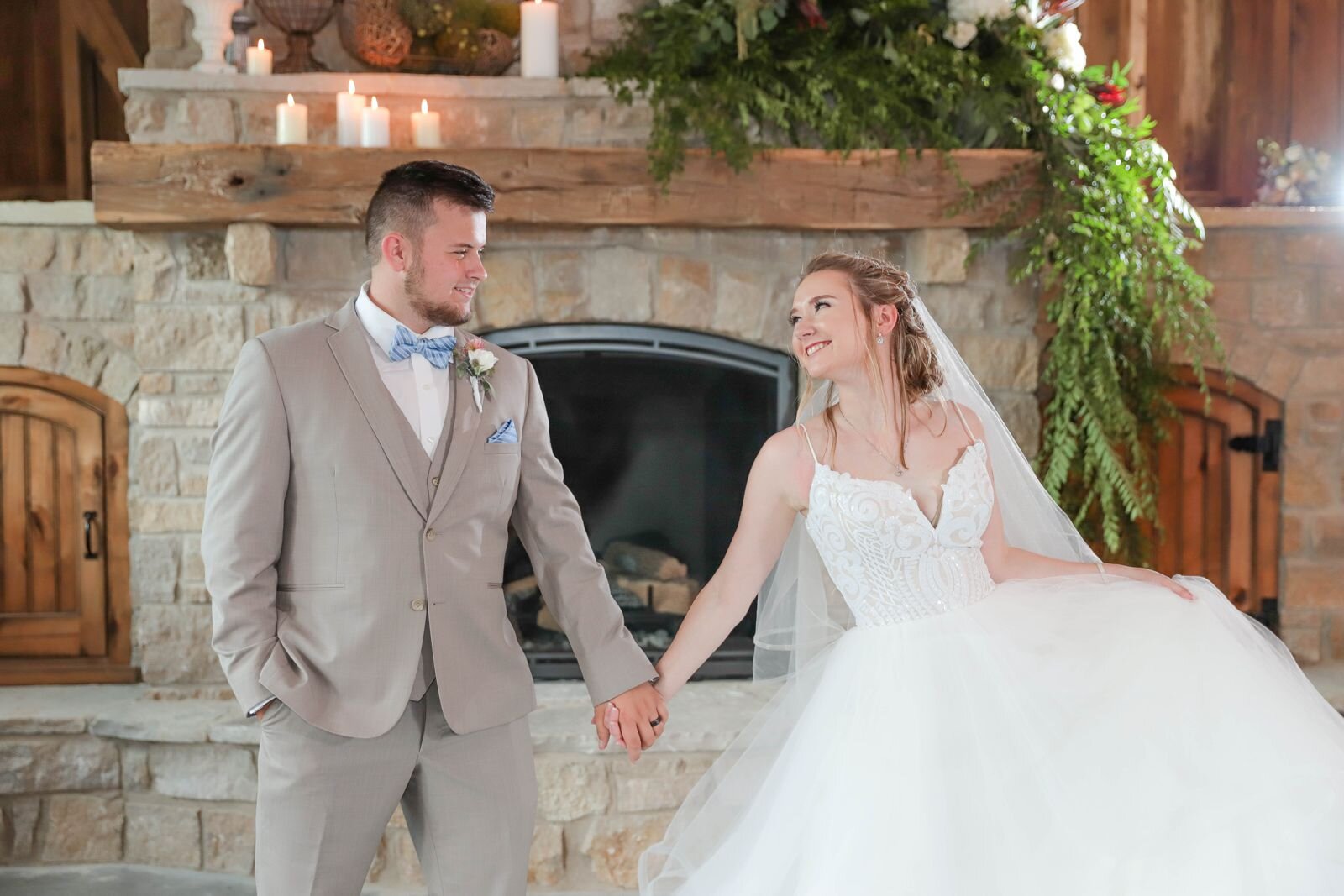 missouri_barn_wedding_spring_blue_venue_photographer_videographer_photo_engagement_stl_st_james_nature_red_oak_valley_owensville_natural_light_photography_image_photos_mo_farm_barn_outdoor_st_james_mo_light_southern_bright_cheerful_0108.jpg