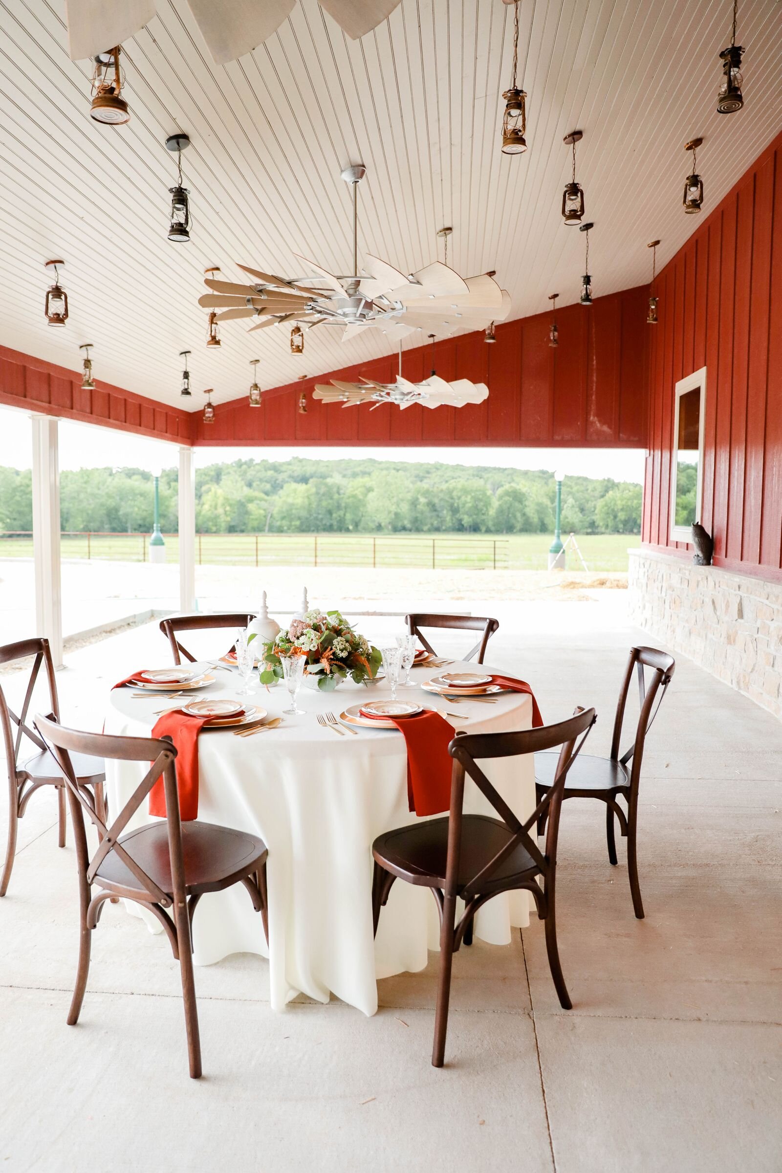 missouri_barn_wedding_venue_photographer_videographer_photo_engagement_stl_st_james_nature_red_oak_valley_owensville_natural_light_photography_image_photos_mo_farm_barn_outdoor_st_james_mo_light_southern_bright_cheerful_0089.jpg