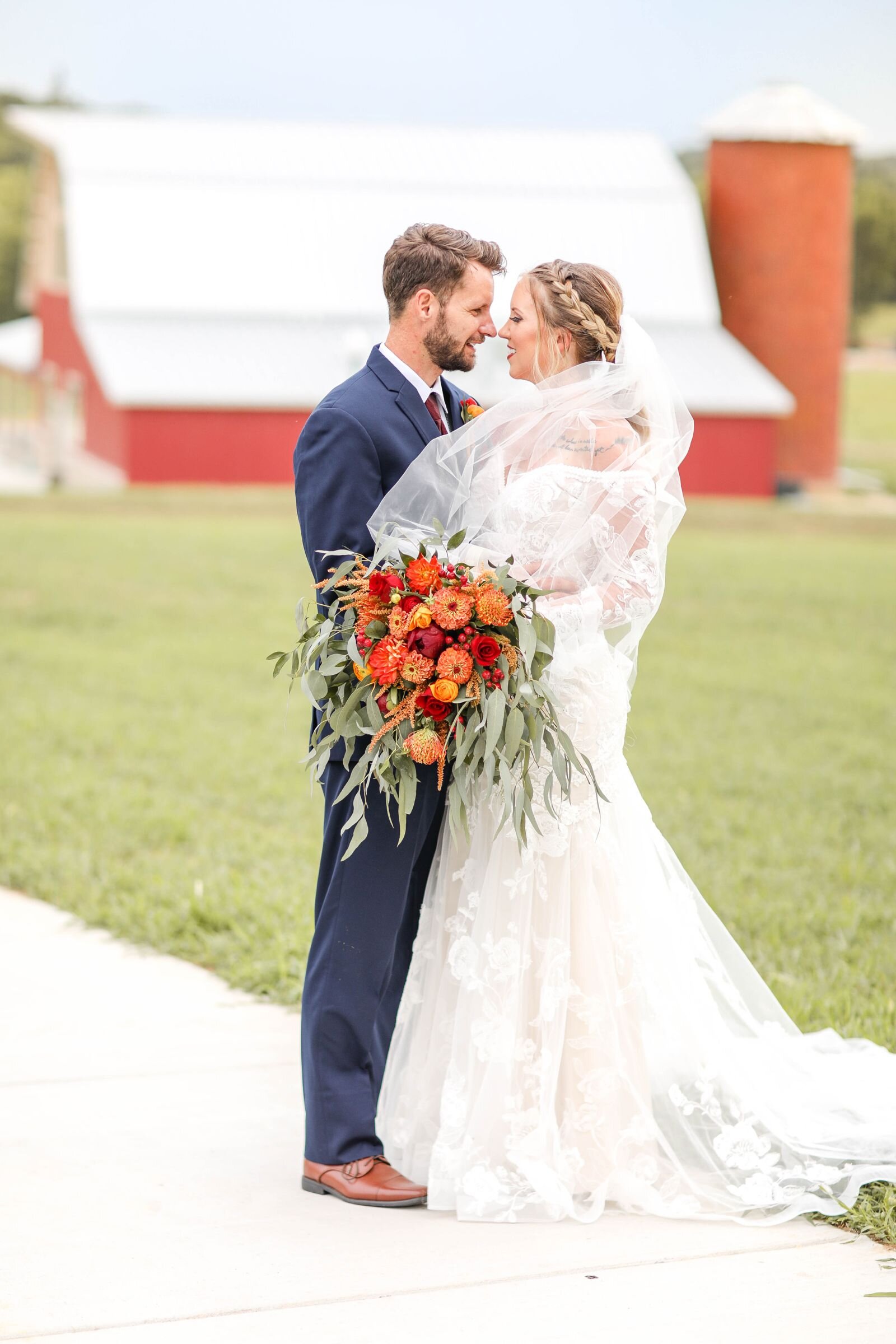 missouri_barn_wedding_venue_photographer_videographer_photo_engagement_stl_st_james_nature_red_oak_valley_owensville_natural_light_photography_image_photos_mo_farm_barn_outdoor_st_james_mo_light_southern_bright_cheerful_0079.jpg