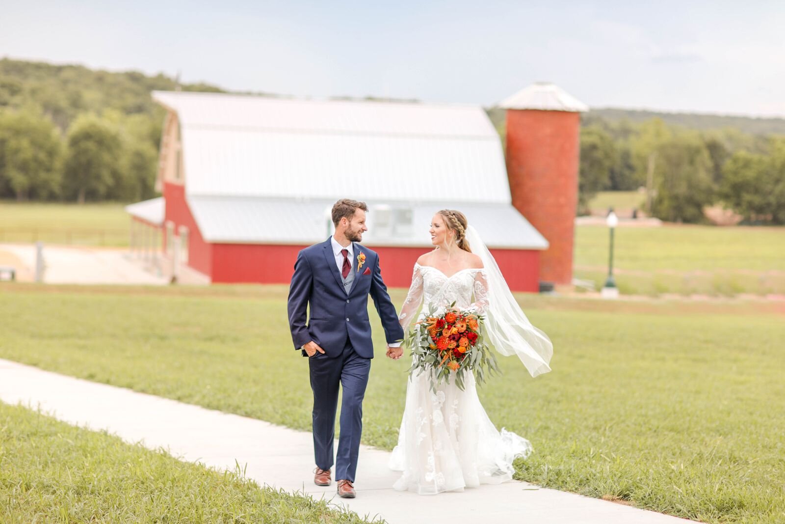 missouri_barn_wedding_venue_photographer_videographer_photo_engagement_stl_st_james_nature_red_oak_valley_owensville_natural_light_photography_image_photos_mo_farm_barn_outdoor_st_james_mo_light_southern_bright_cheerful_0093.jpg