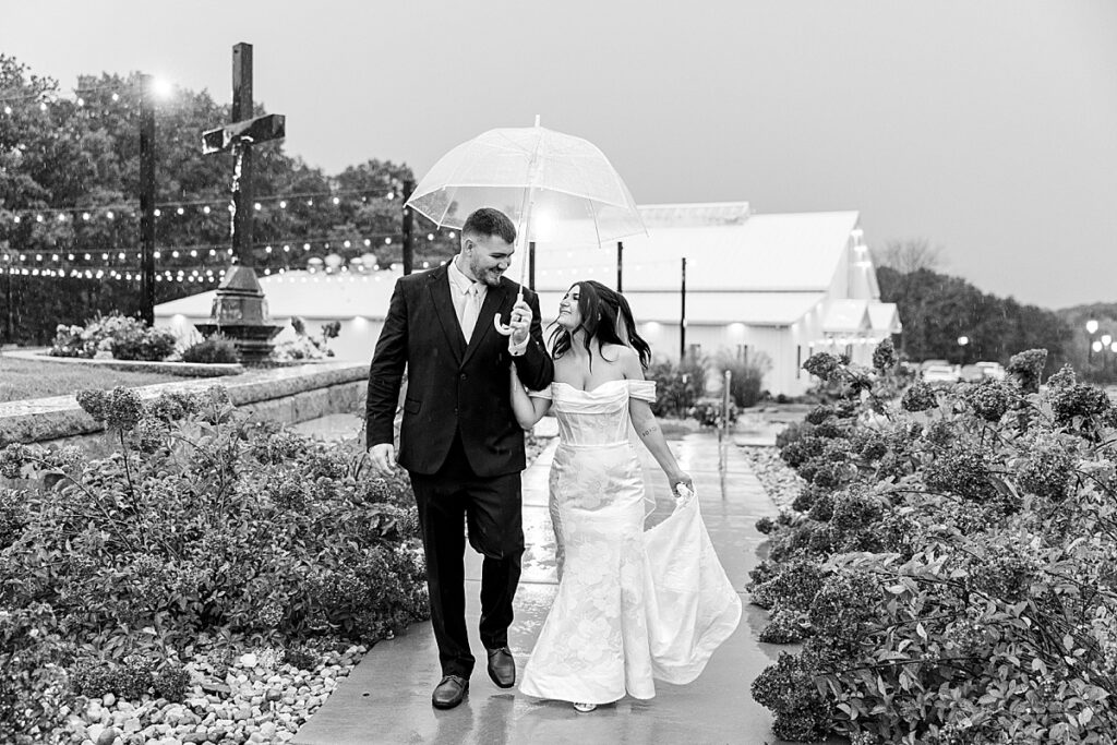 Rainy Romantic bride and groom portraits at Red Oak Valley in Owensville Missouri
